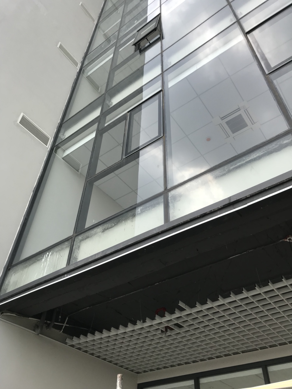 Vách kính mặt dựng và trần nhôm CELL