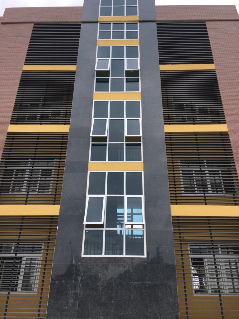 lam chắn nắng hình lá liễu