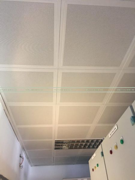 thi công trần nhôm clip-in đột lỗ