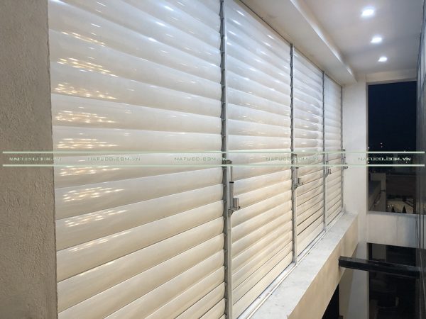 lam chắn nắng chuyển động