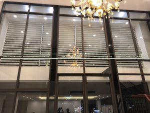 vách kính xingfa và lam chuyển động