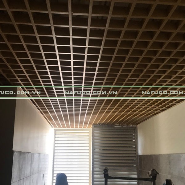 trần nhôm caro màu vàng