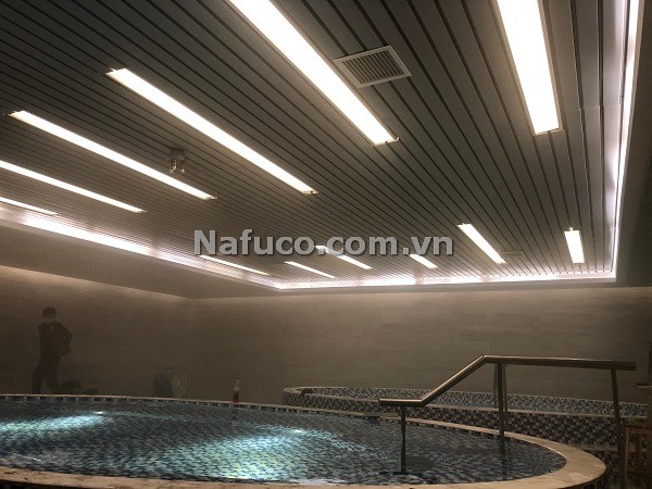 Thi công hoàn trần nhôm B80