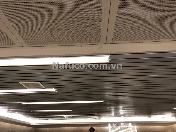Thi công hoàn trần nhôm B80