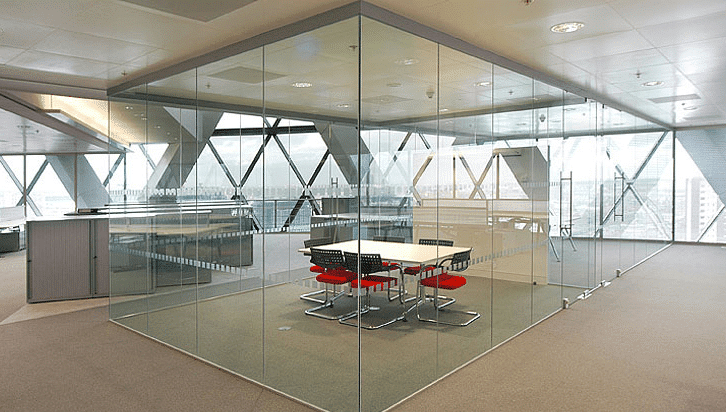 Vách kính khung nhôm